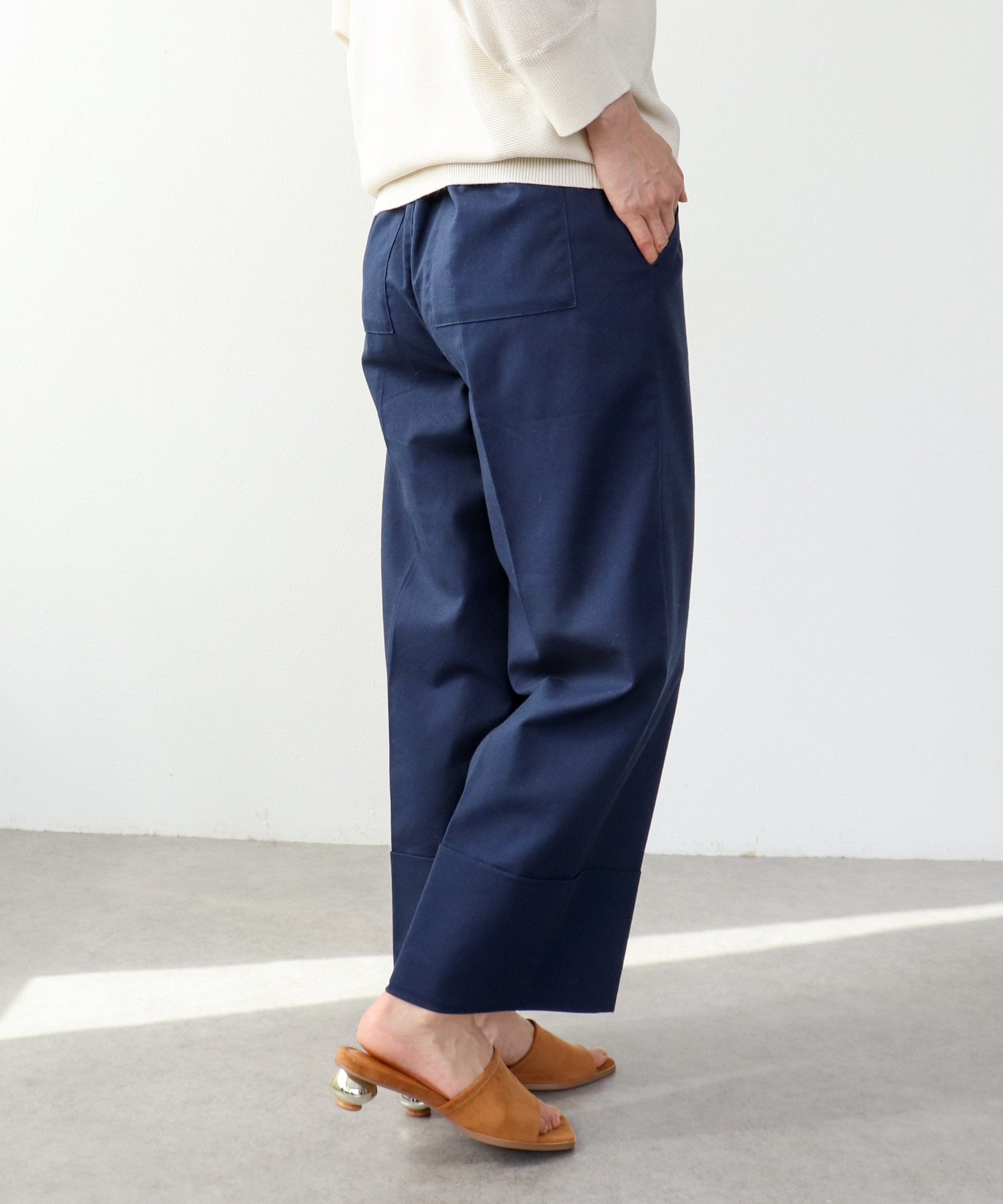 ロールヘムセンタープレスイージーパンツ