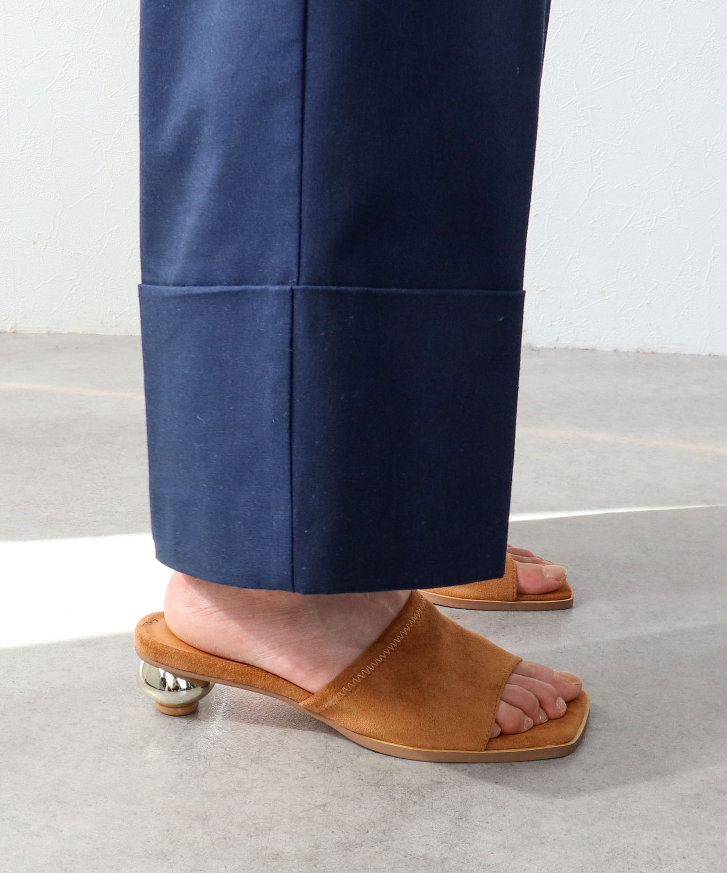 ロールヘムセンタープレスイージーパンツ