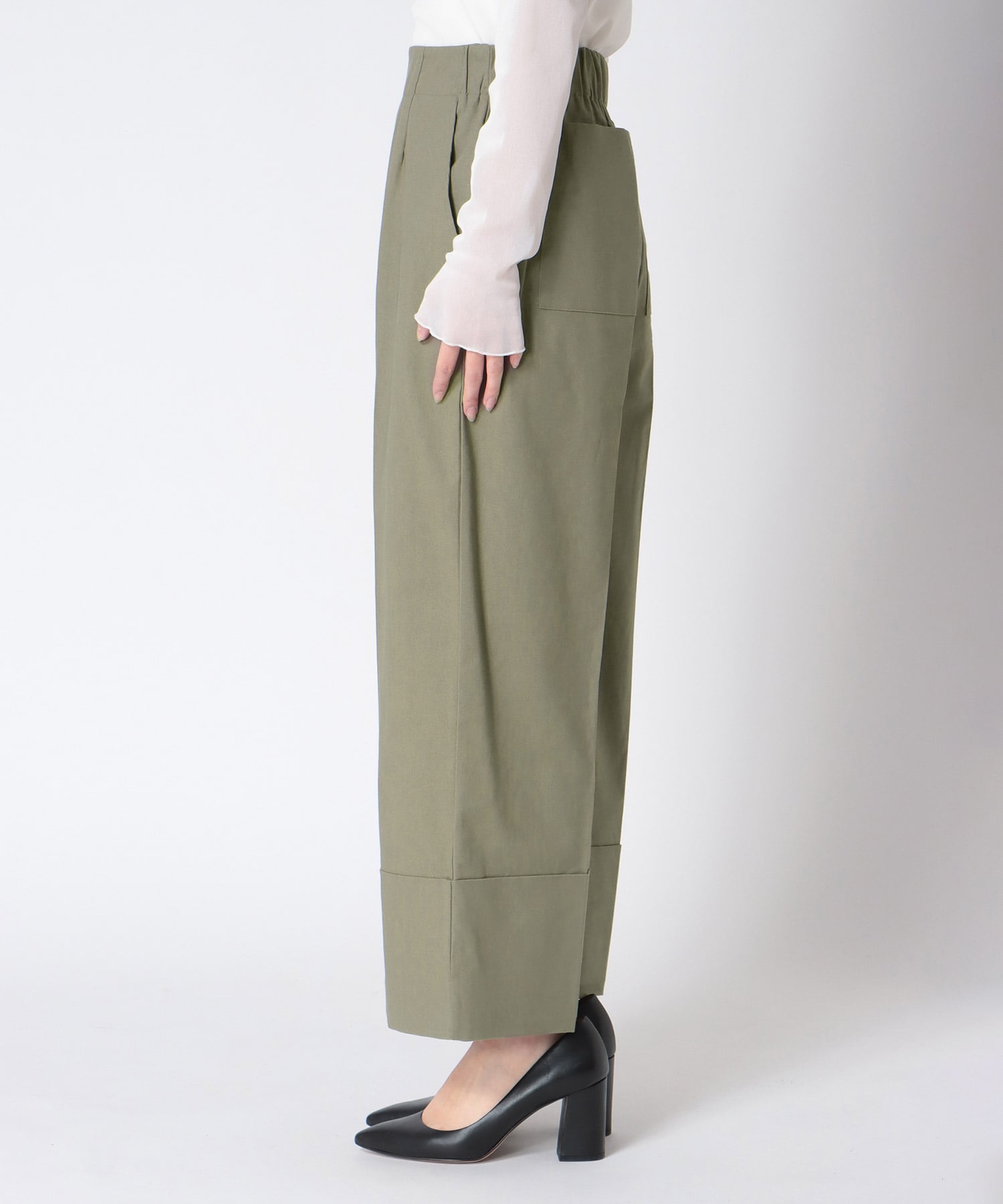 ロールヘムセンタープレスイージーパンツ