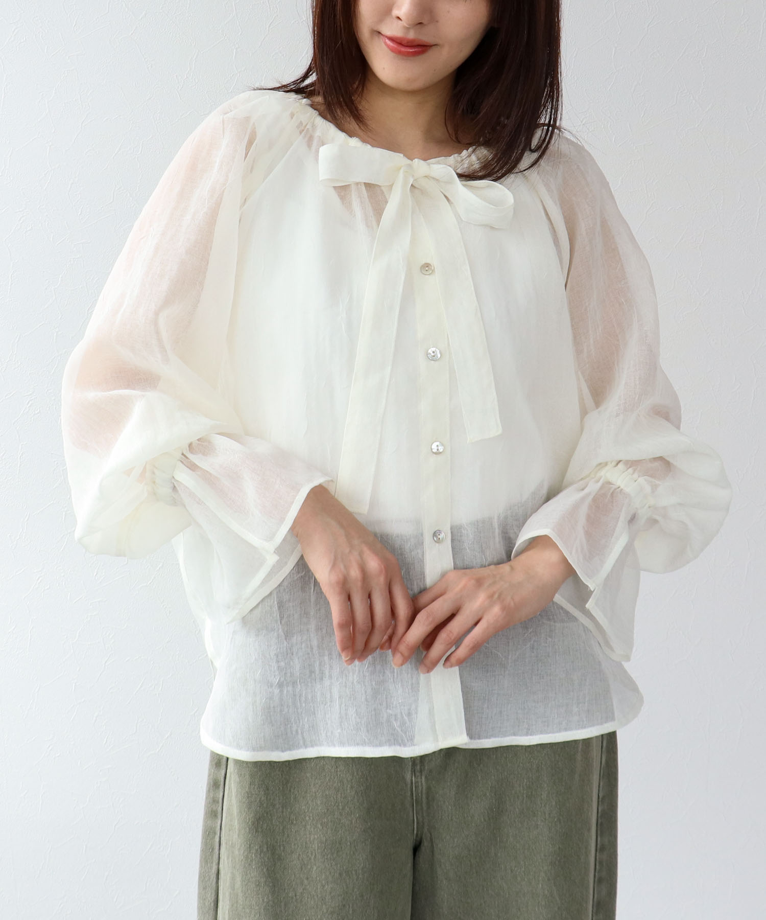 ギャザーリボンカラーブラウス