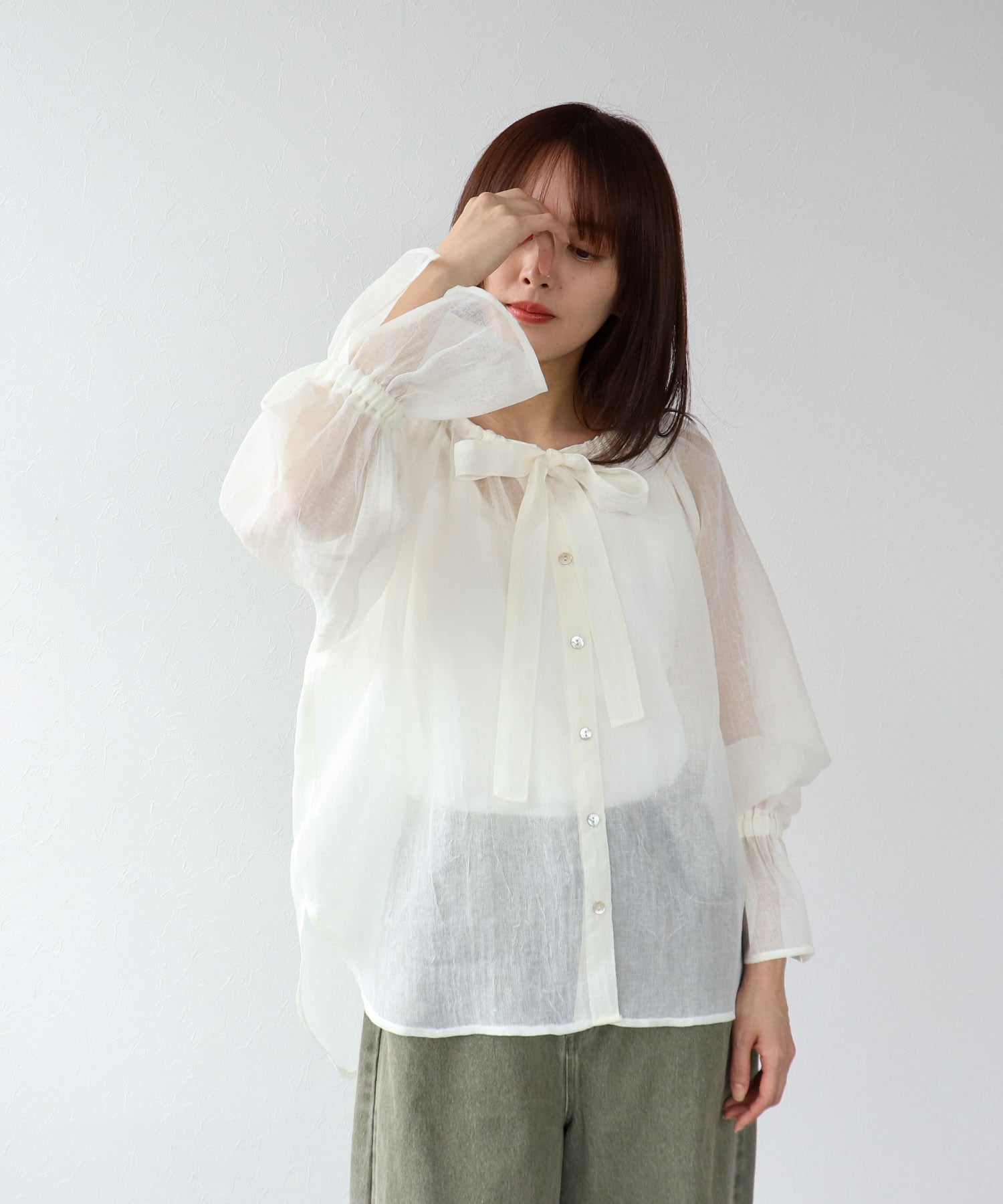 ギャザーリボンカラーブラウス
