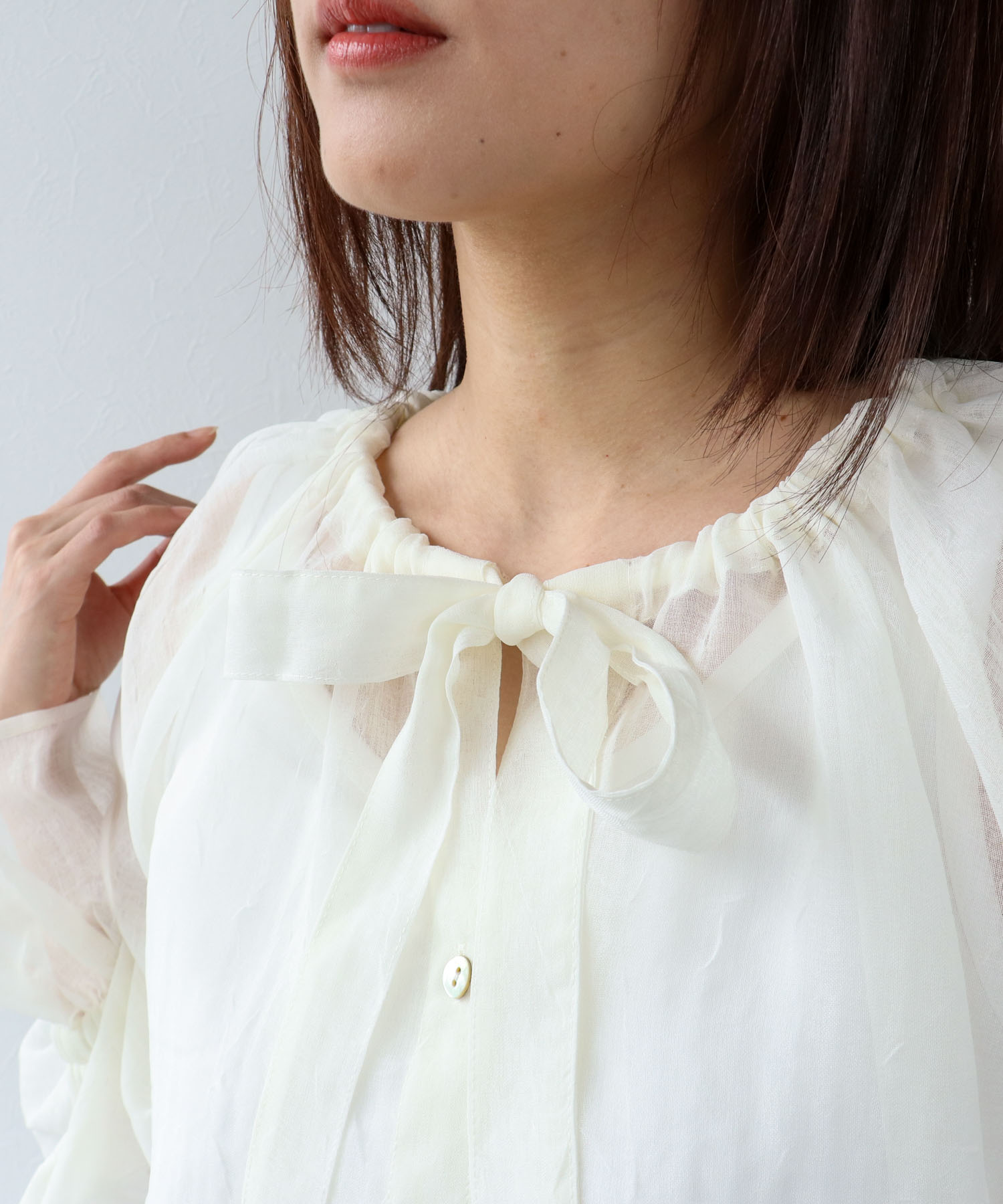 ギャザーリボンカラーブラウス