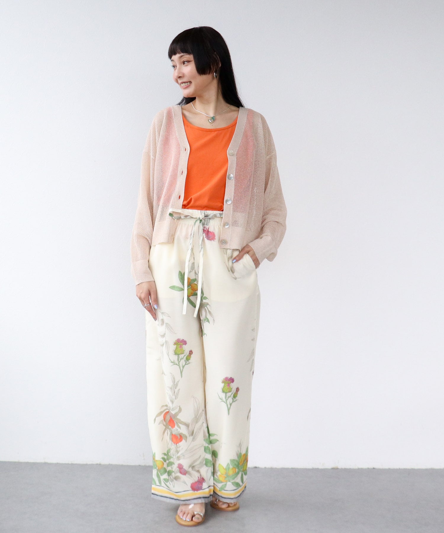 麻タッチラメVネックカーディガン