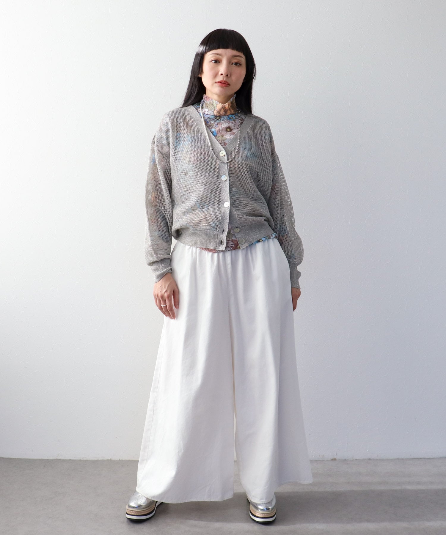 麻タッチラメVネックカーディガン