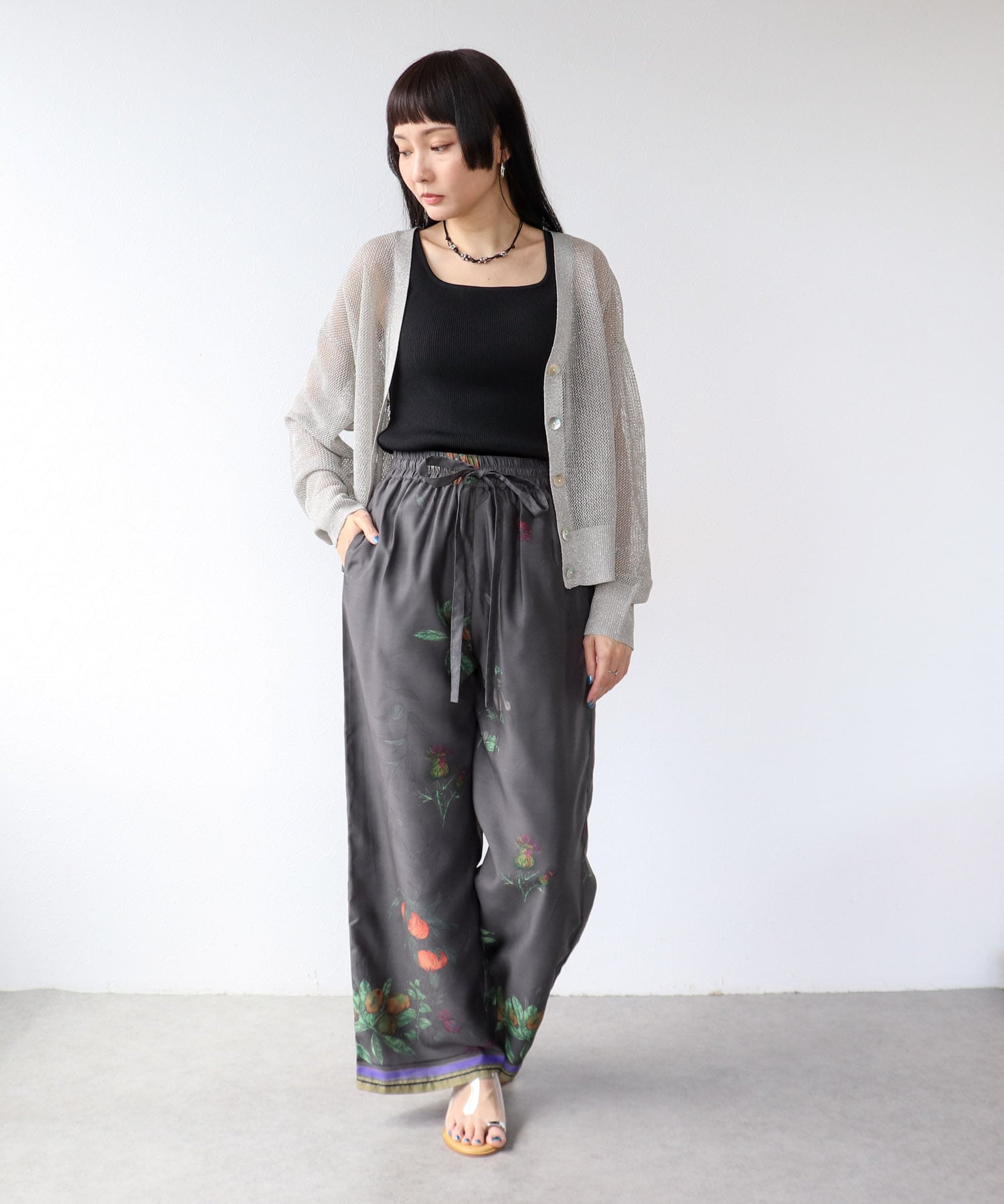 麻タッチラメVネックカーディガン