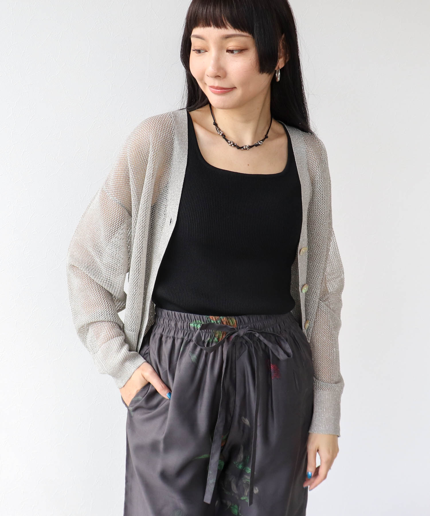 麻タッチラメVネックカーディガン