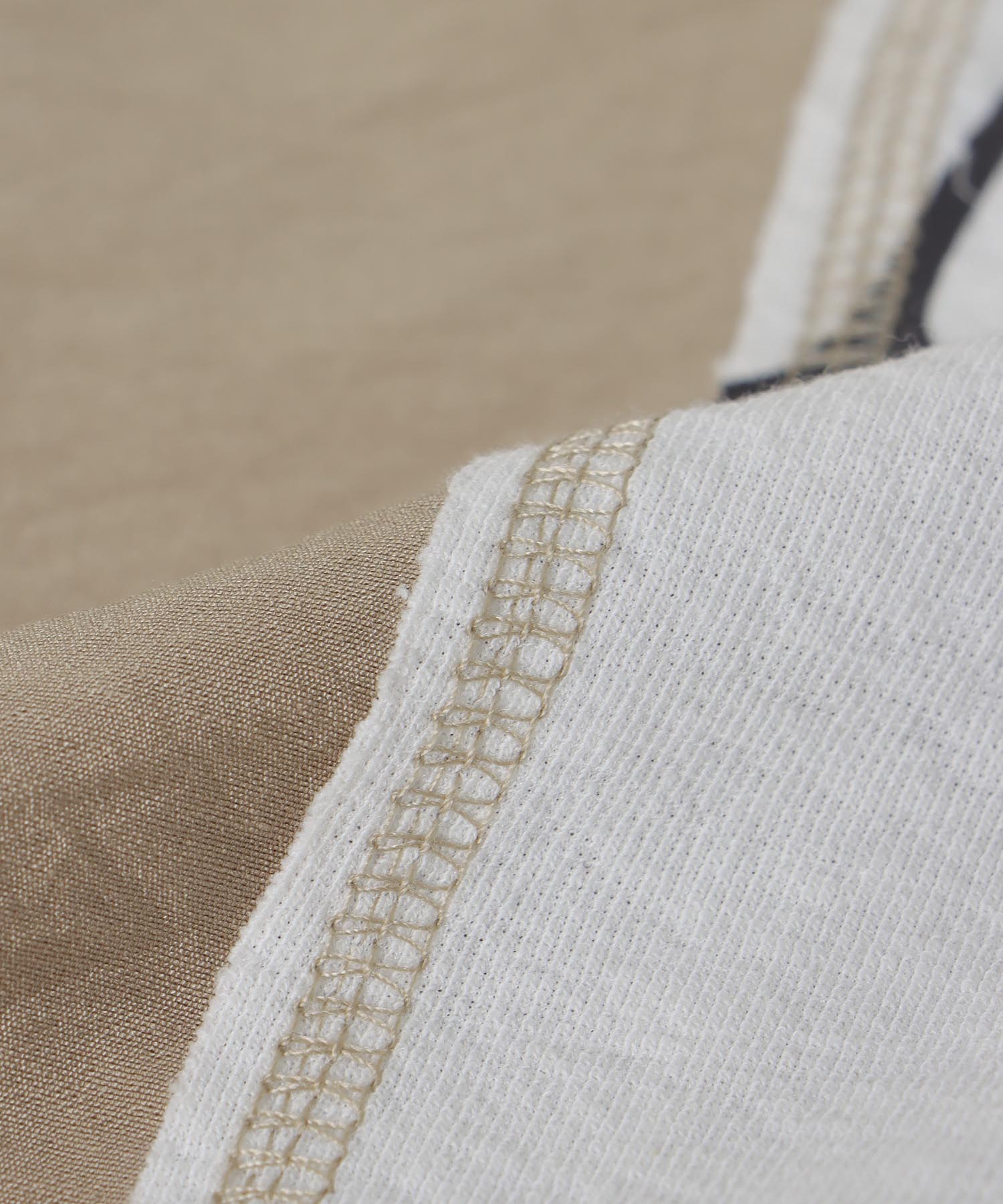 配色切替えリメイク風ロゴワンピース