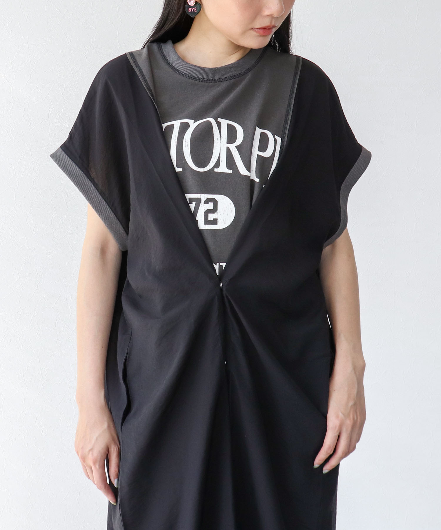 配色切替えリメイク風ロゴワンピース