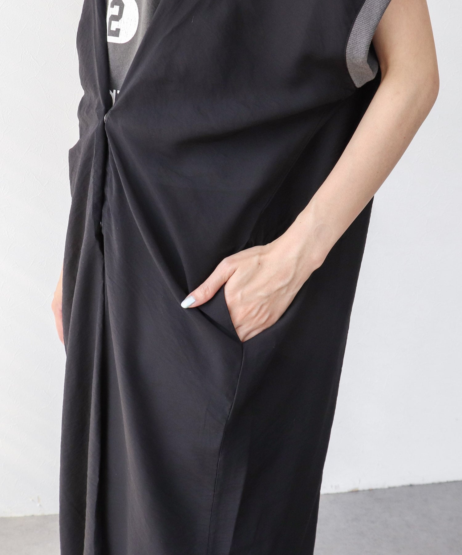 配色切替えリメイク風ロゴワンピース