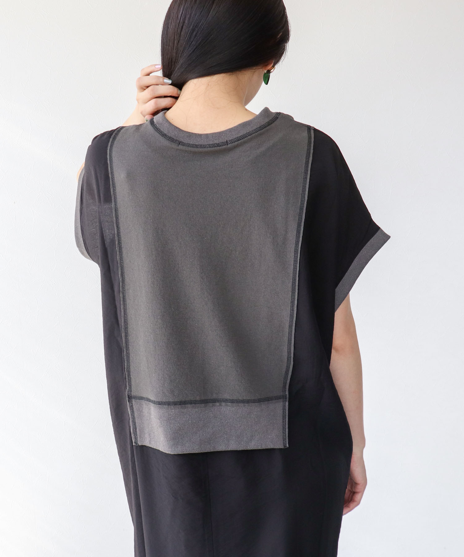 配色切替えリメイク風ロゴワンピース