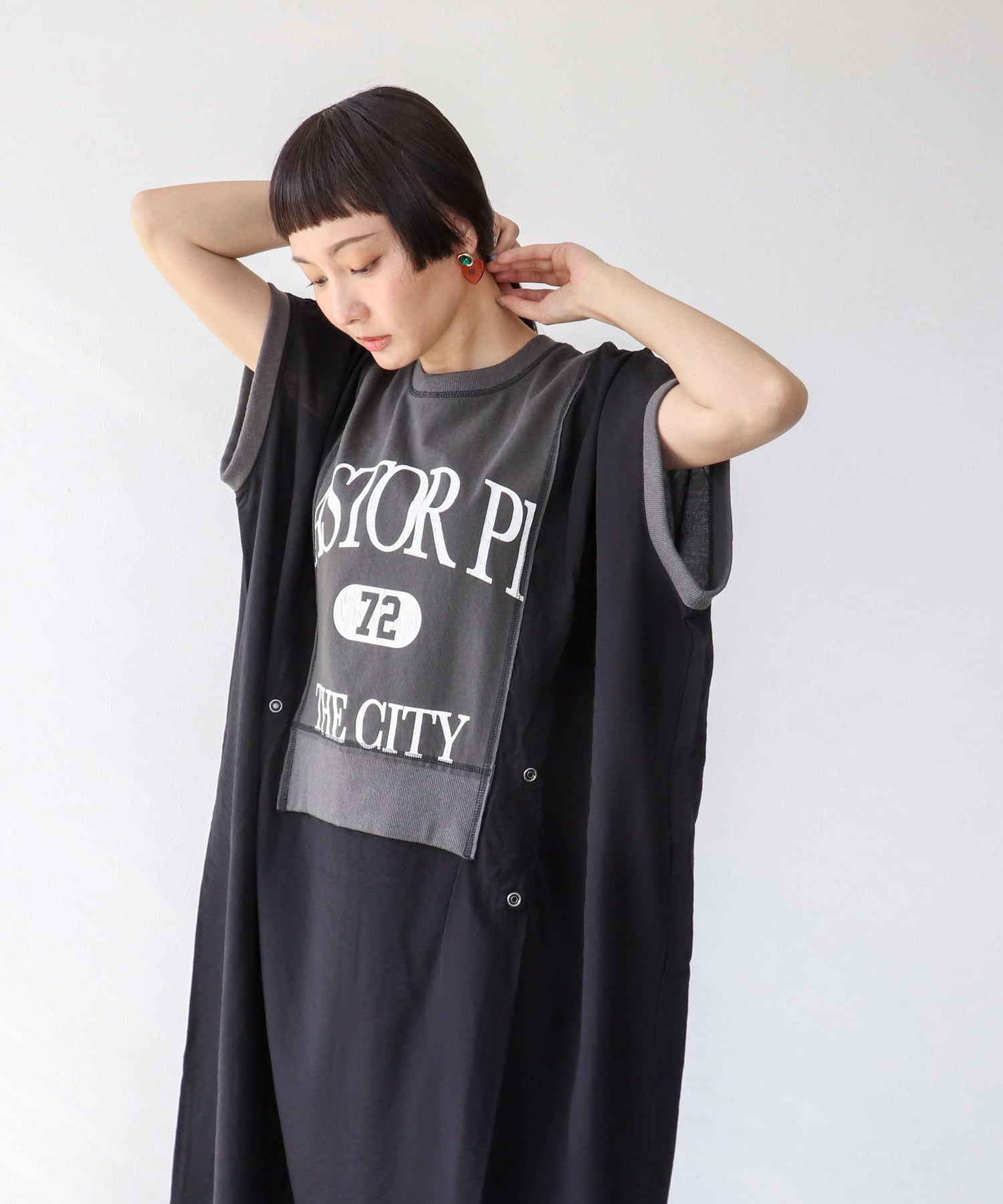 配色切替えリメイク風ロゴワンピース