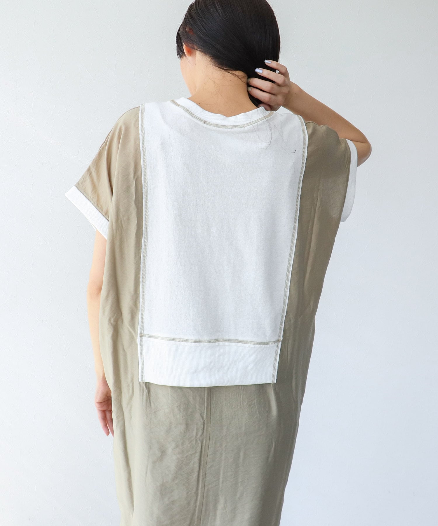 配色切替えリメイク風ロゴワンピース