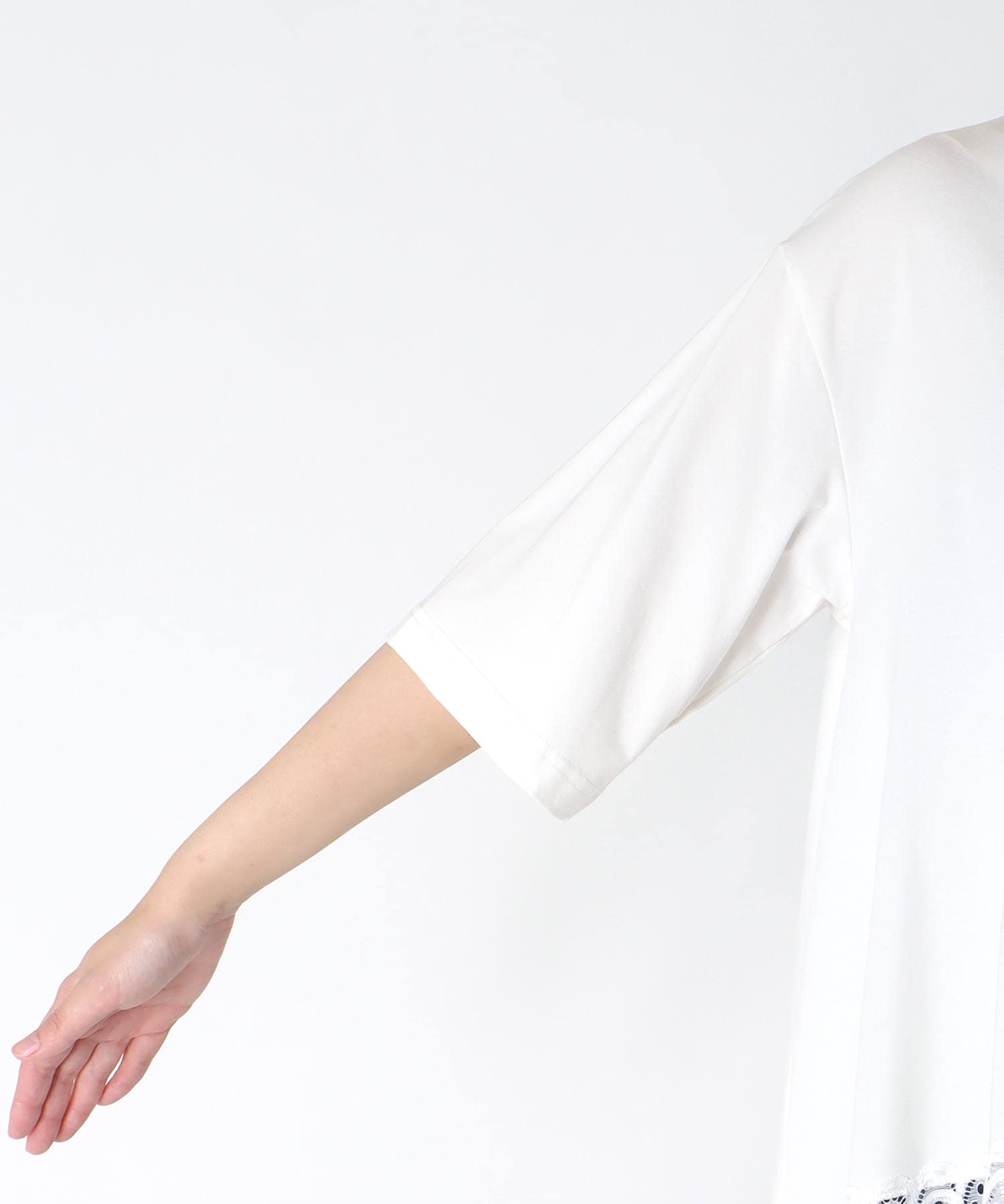 イレギュラーレースヘムプルオーバー