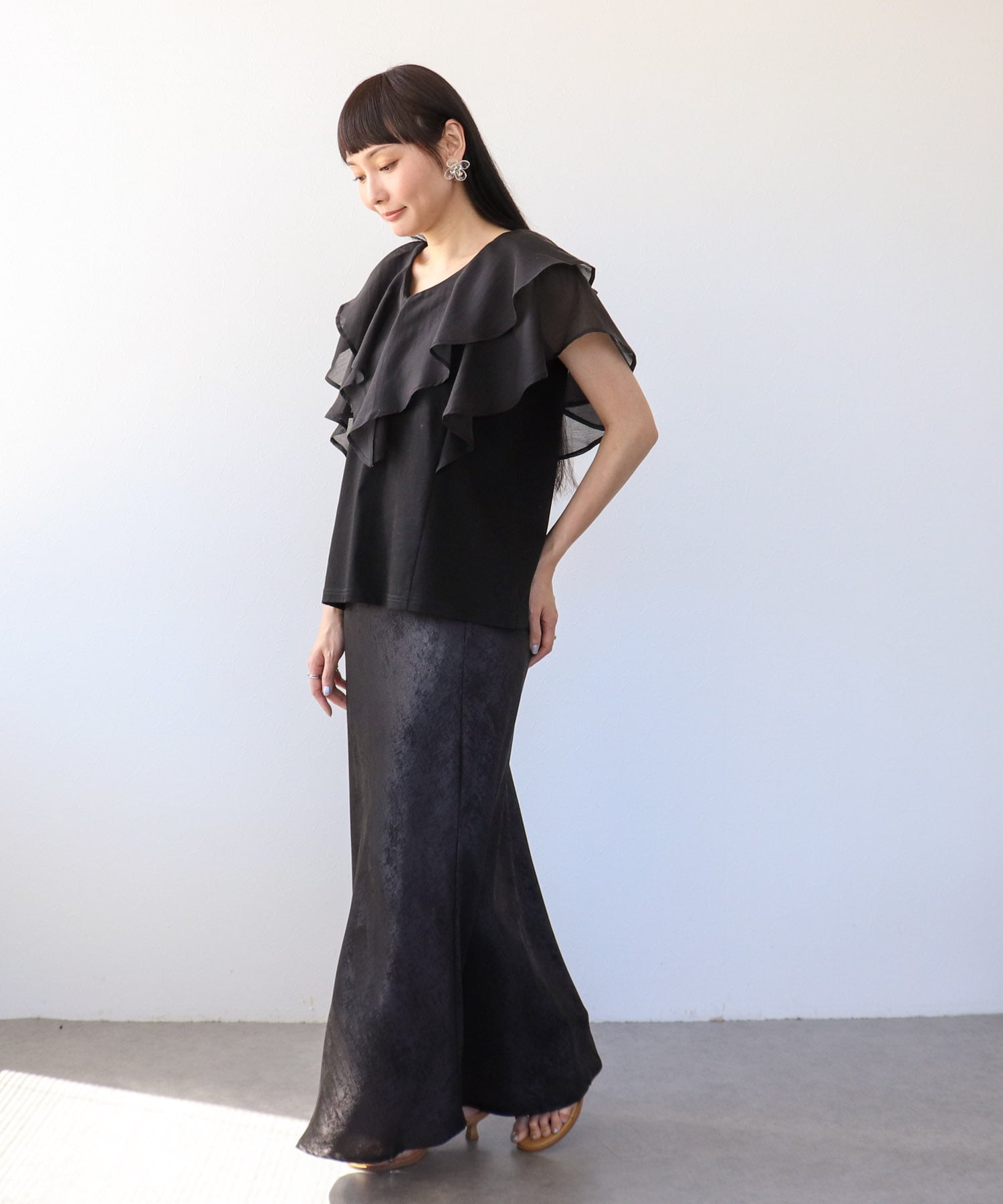 〔お家で試着〕布帛使いフリルカラープルオーバー