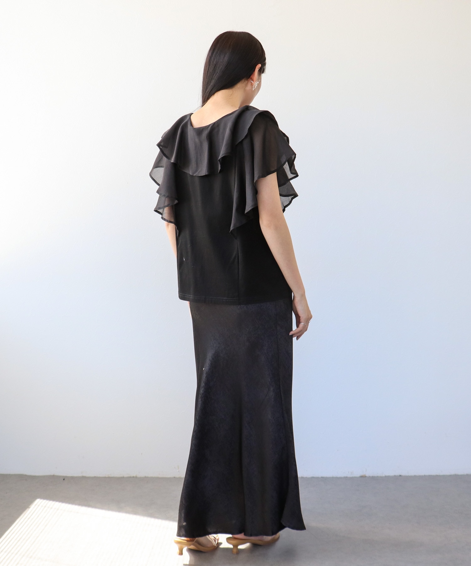 〔お家で試着〕布帛使いフリルカラープルオーバー