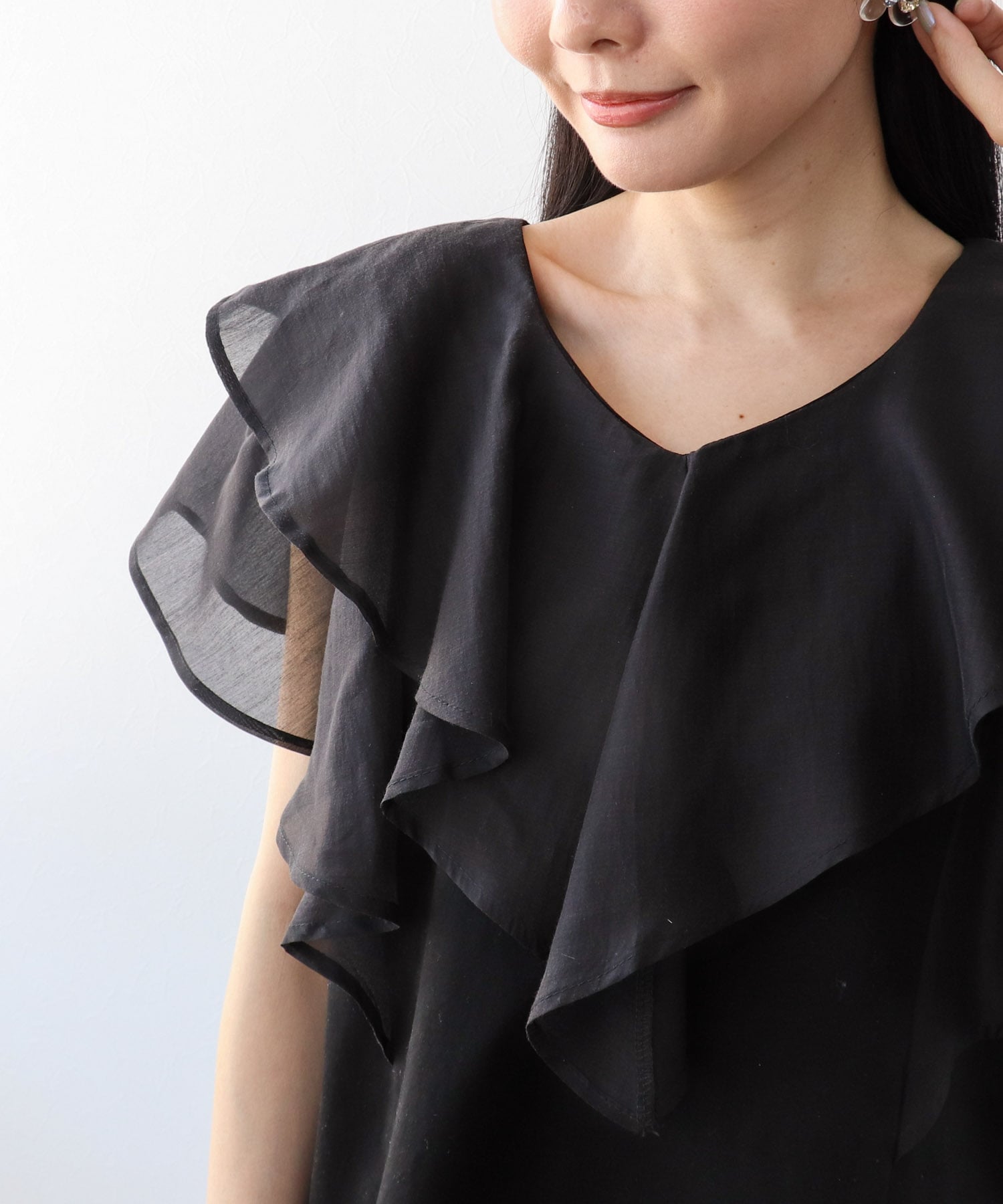 〔お家で試着〕布帛使いフリルカラープルオーバー