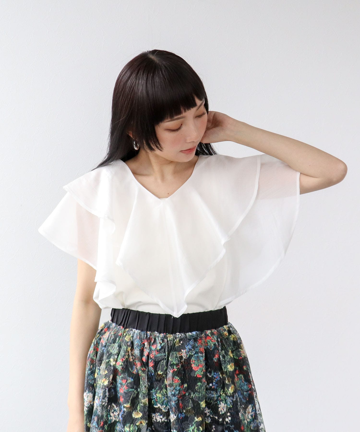 〔お家で試着〕布帛使いフリルカラープルオーバー