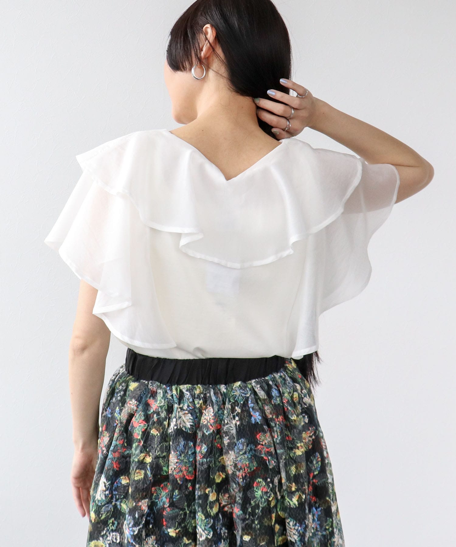 〔お家で試着〕布帛使いフリルカラープルオーバー