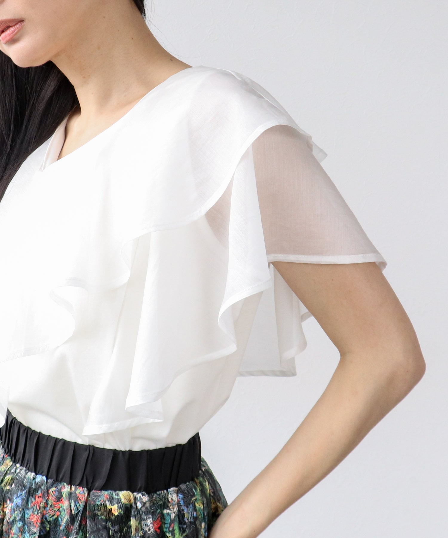 〔お家で試着〕布帛使いフリルカラープルオーバー