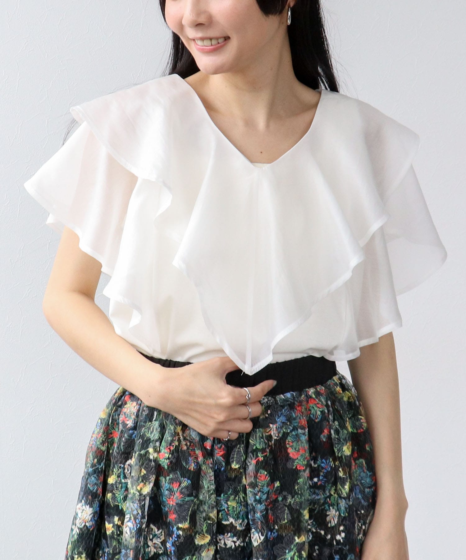 〔お家で試着〕布帛使いフリルカラープルオーバー