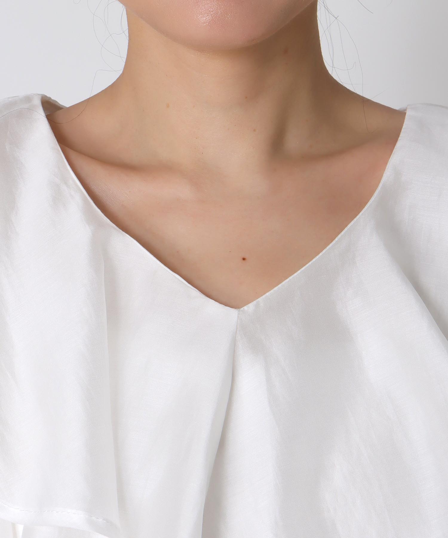 〔お家で試着〕布帛使いフリルカラープルオーバー