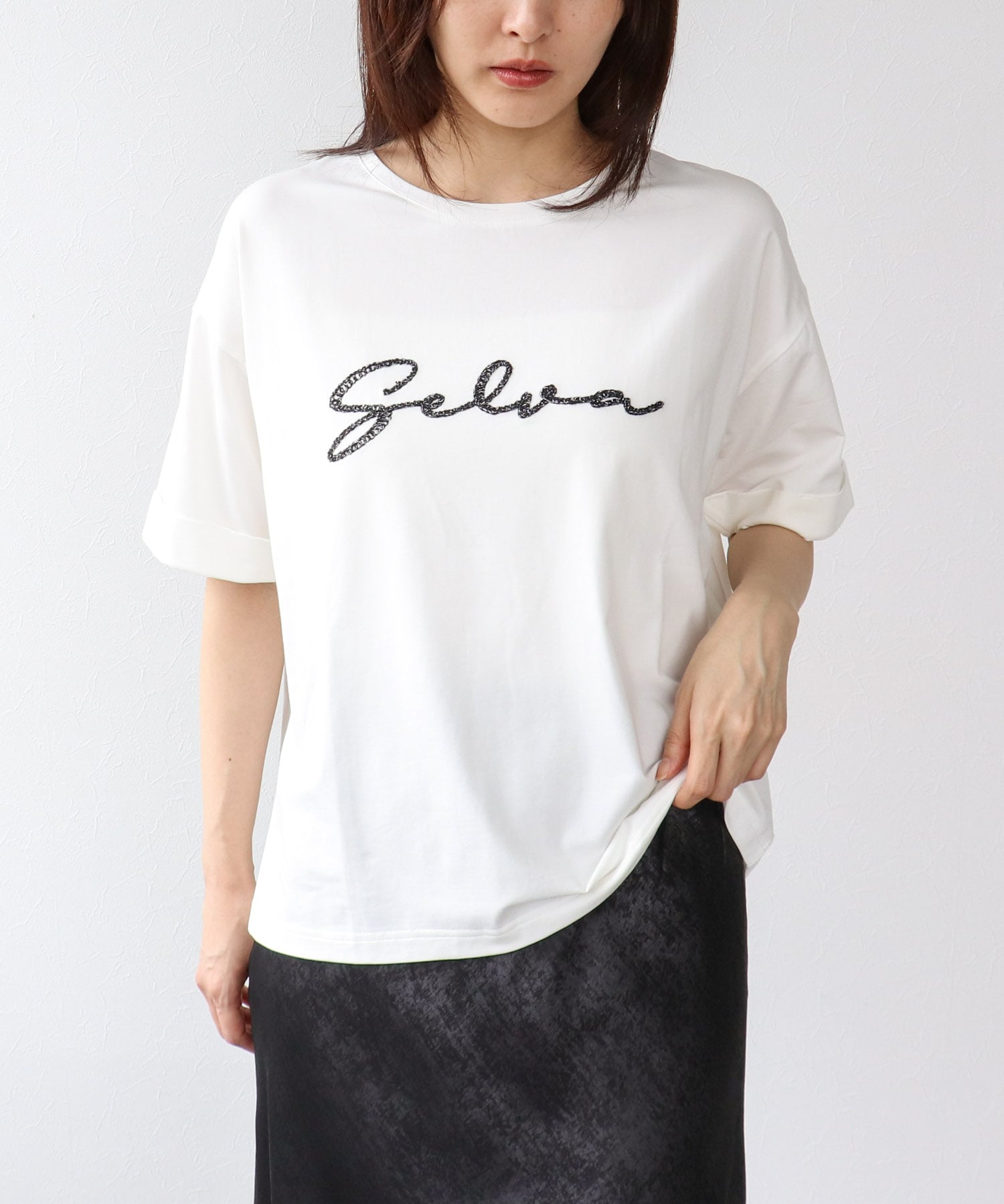 コード刺繍ロゴTシャツ