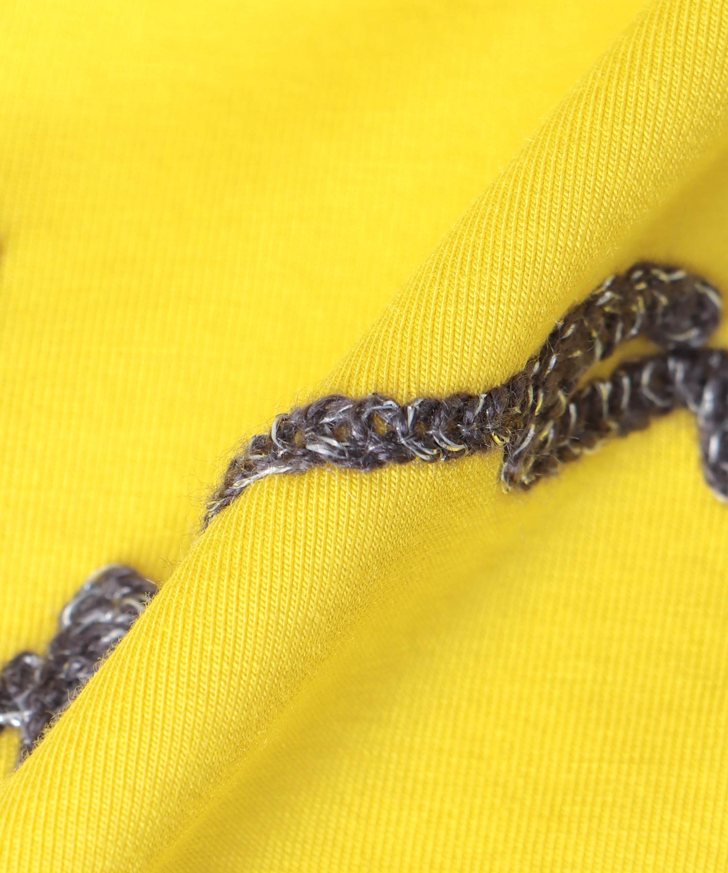 コード刺繍ロゴTシャツ