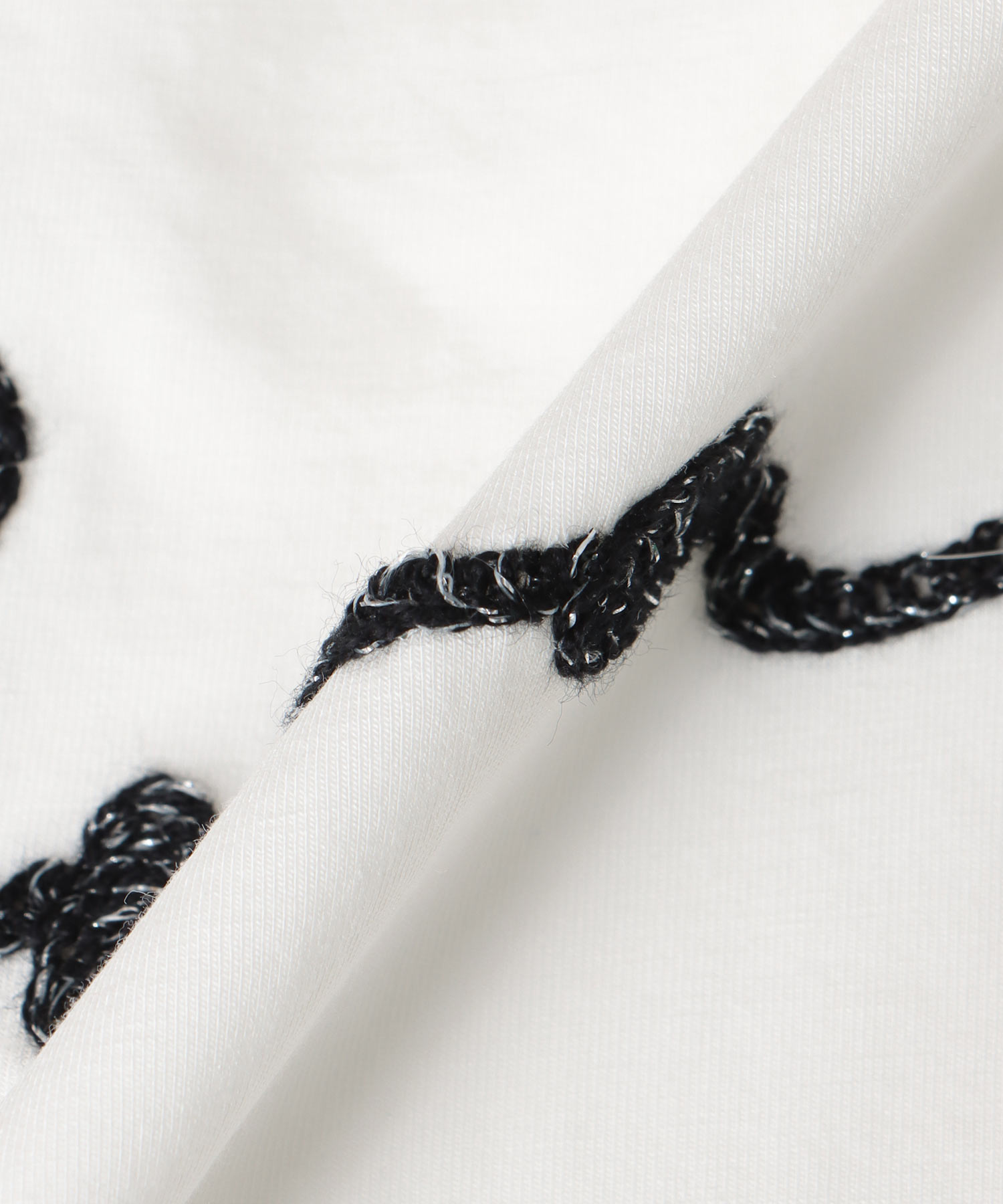 コード刺繍ロゴTシャツ