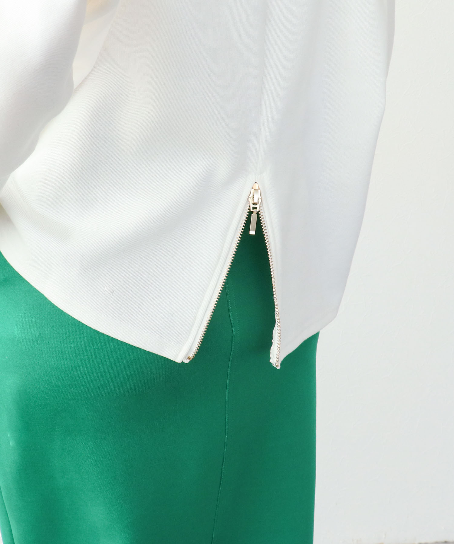 サカリバドルマンバックジッププルオーバー