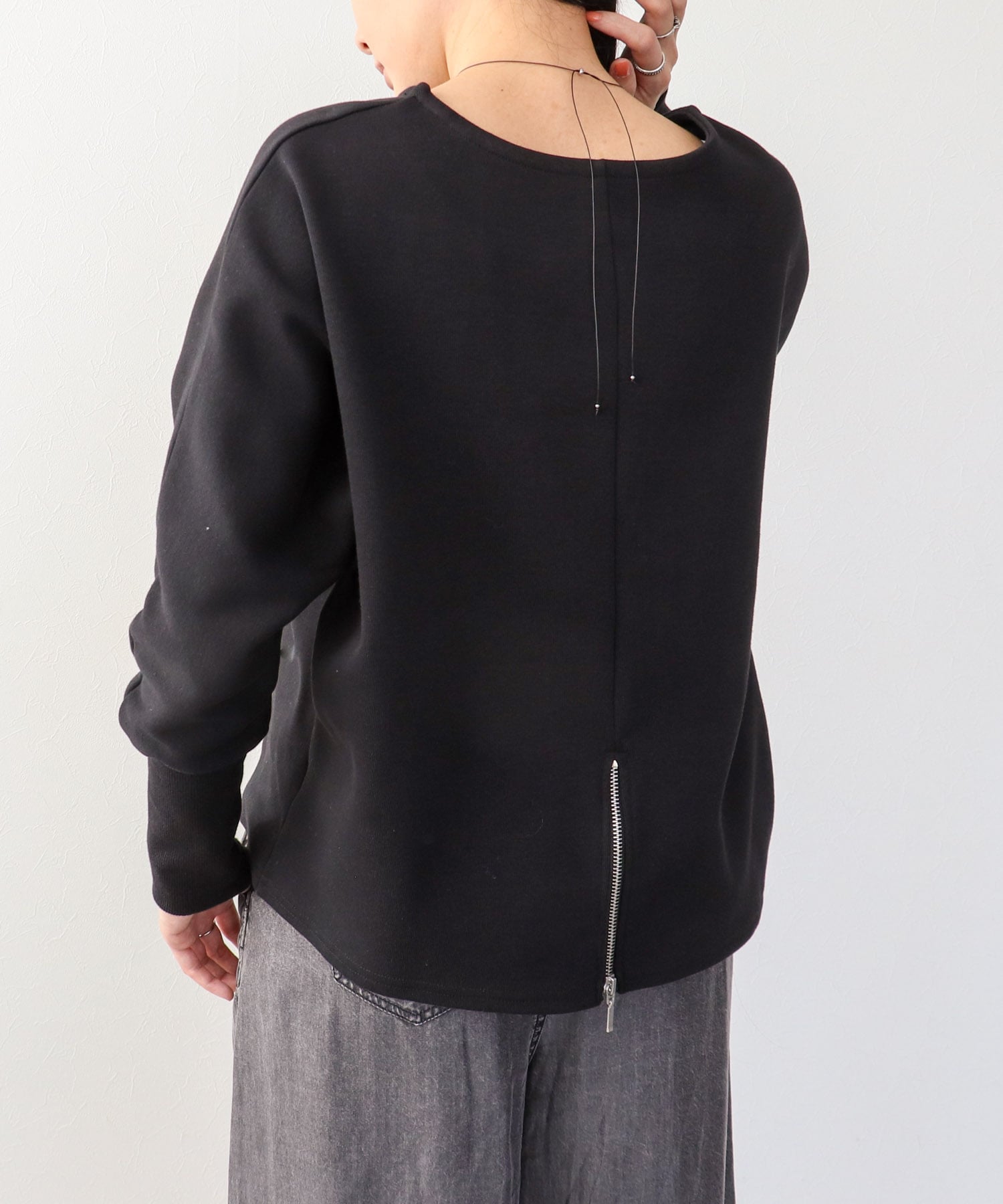 サカリバドルマンバックジッププルオーバー