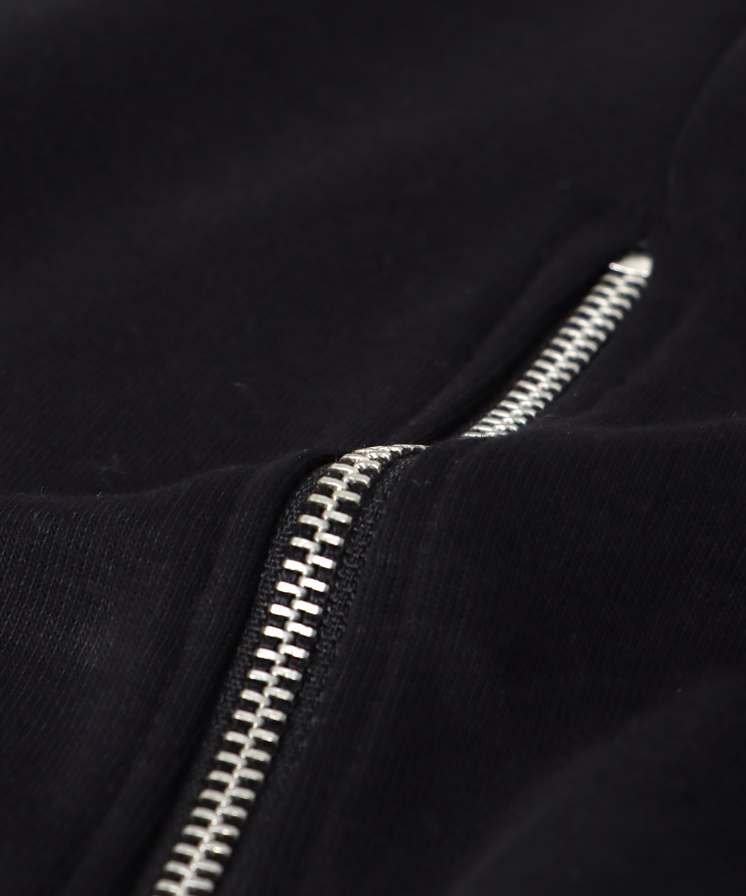 サカリバドルマンバックジッププルオーバー