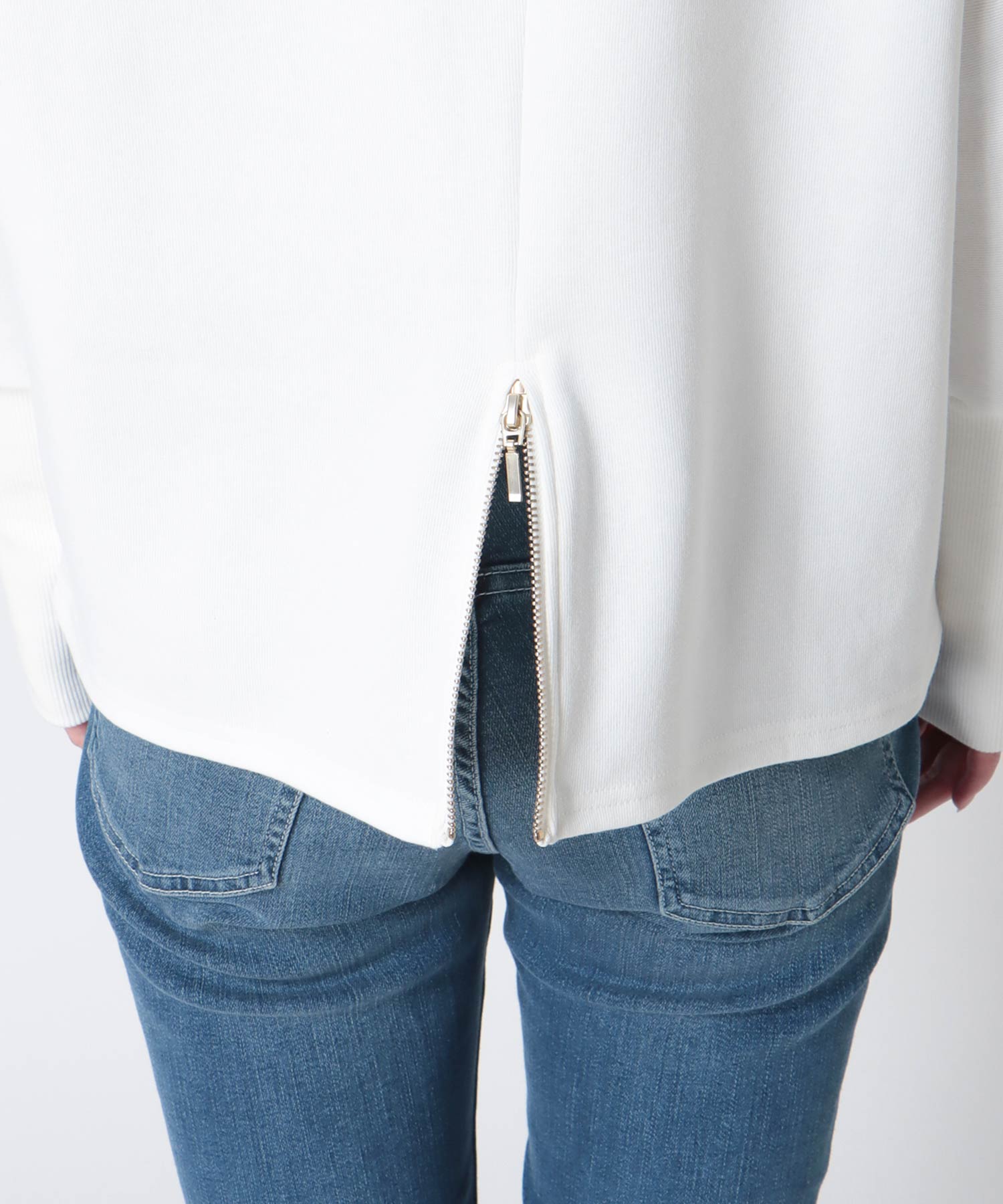 サカリバドルマンバックジッププルオーバー