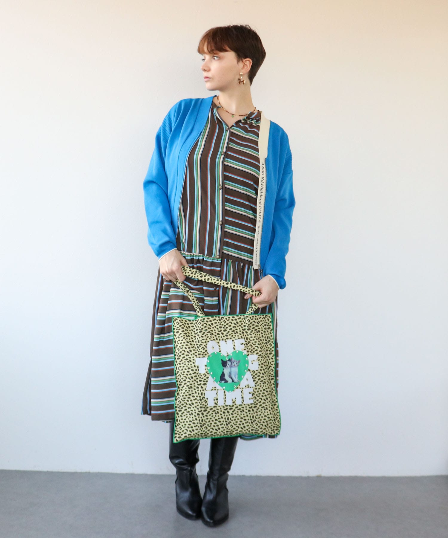 超軽量編柄ロゴZIPブルゾン