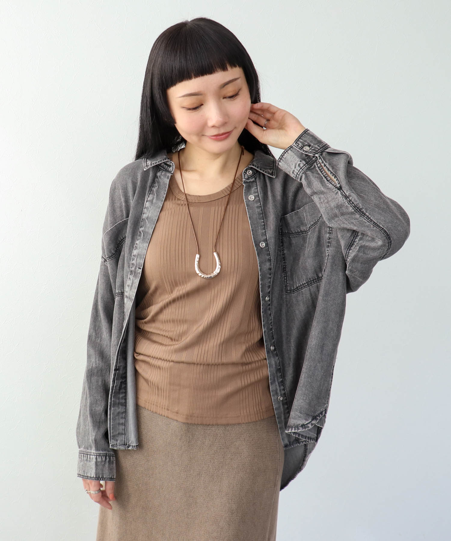 パウダーシルクデニムラウンドブラウス