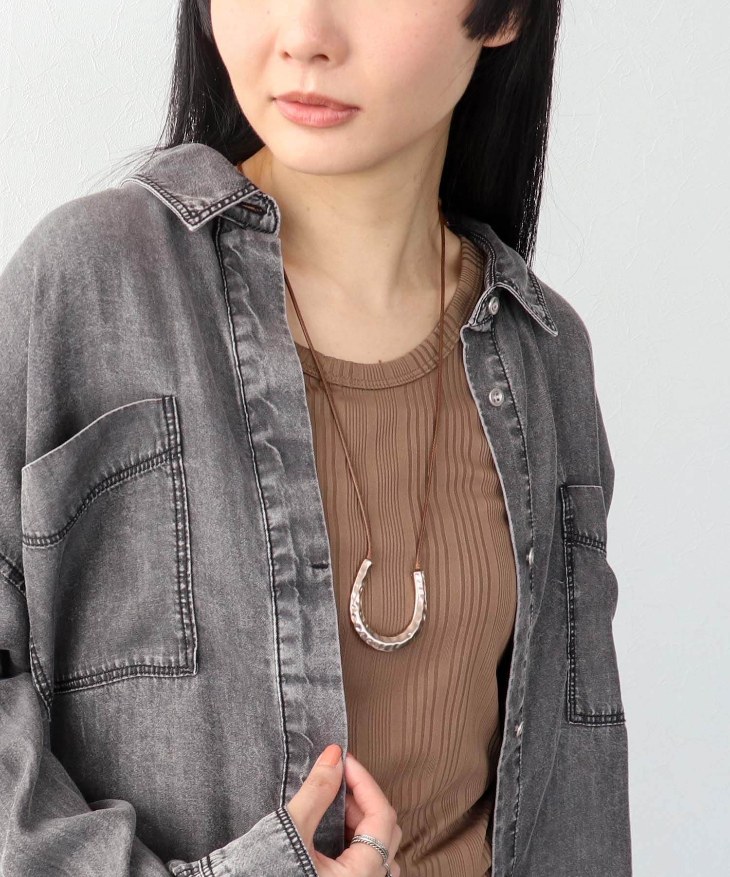 パウダーシルクデニムラウンドブラウス