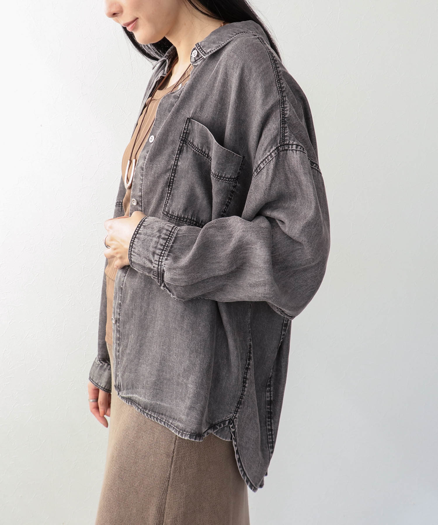 パウダーシルクデニムラウンドブラウス