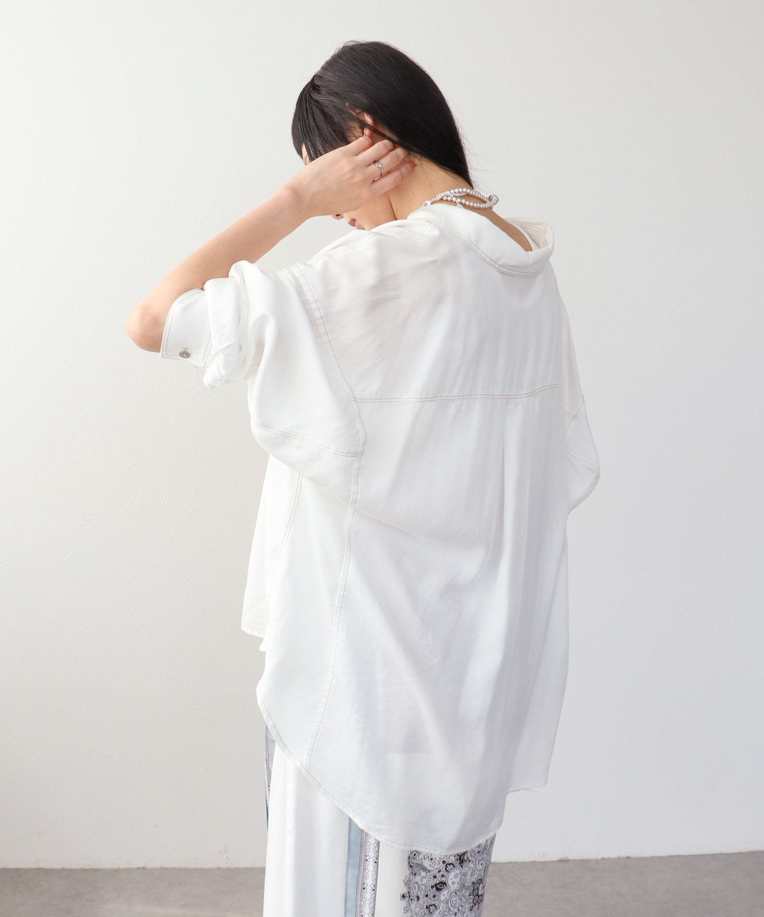 パウダーシルクデニムラウンドブラウス