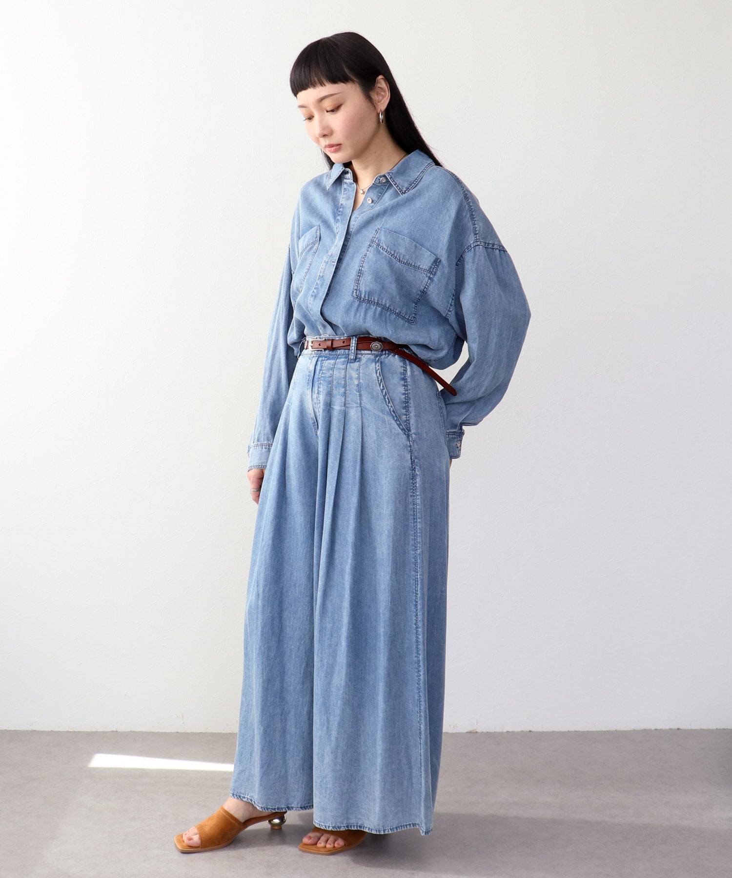 パウダーシルクデニムラウンドブラウス