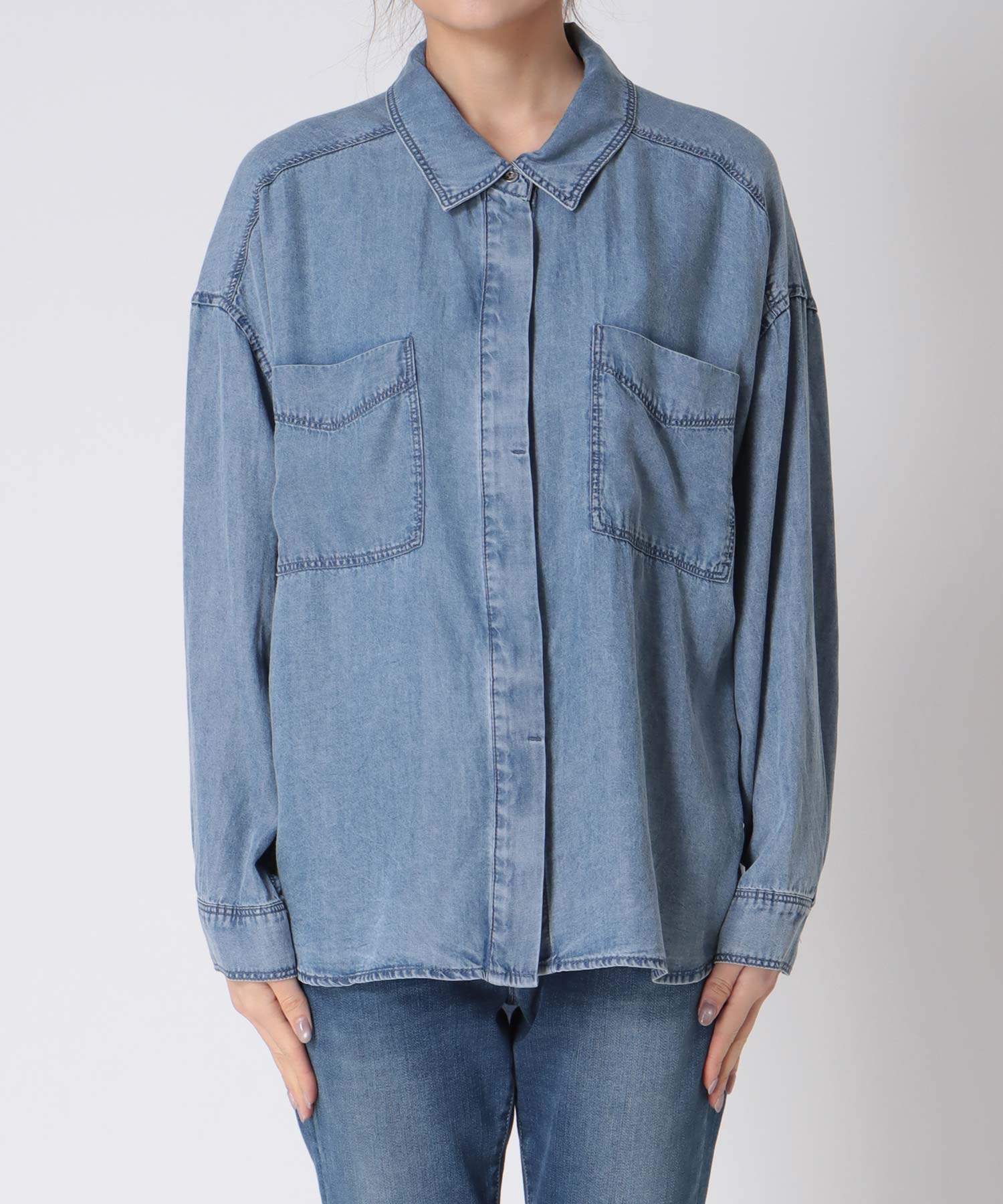 パウダーシルクデニムラウンドブラウス