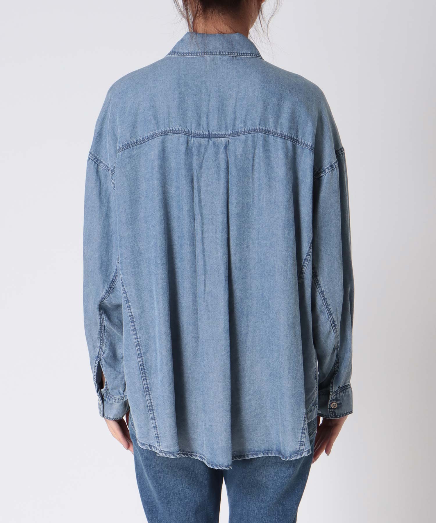 パウダーシルクデニムラウンドブラウス