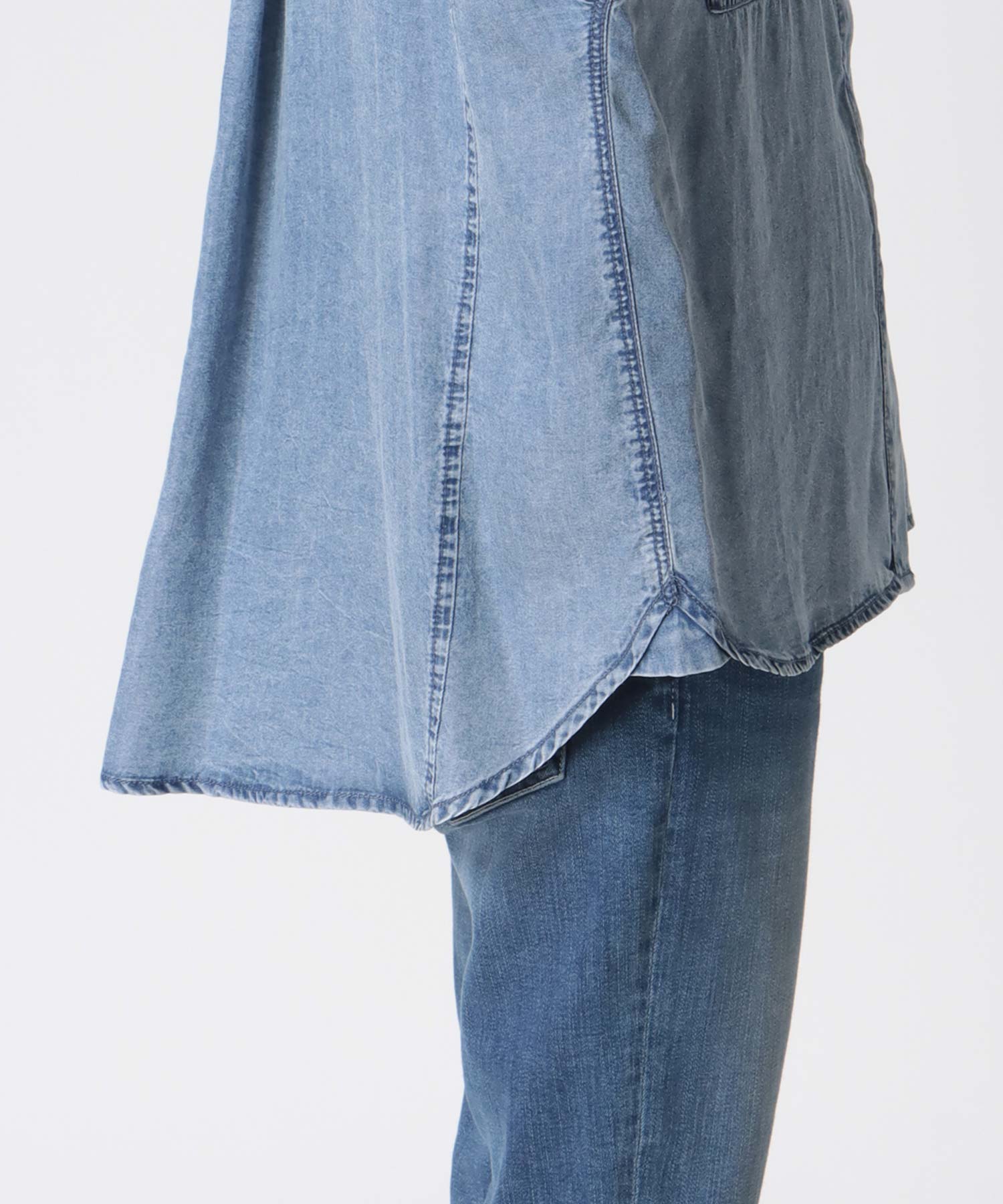パウダーシルクデニムラウンドブラウス