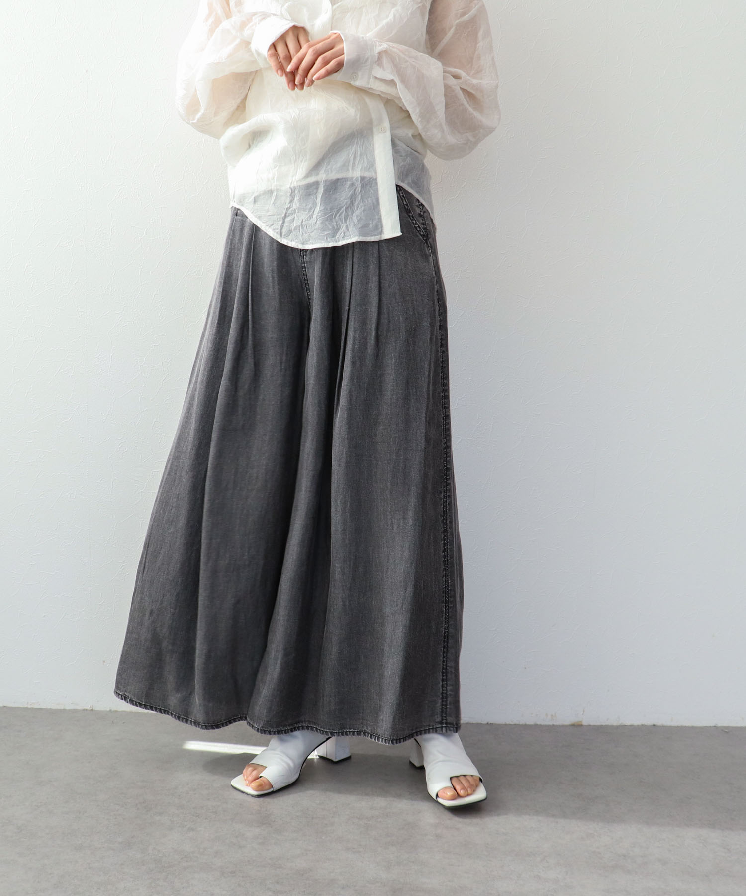 【2/26(木)12時予約開始】パウダーシルクデニムラウンドパンツ