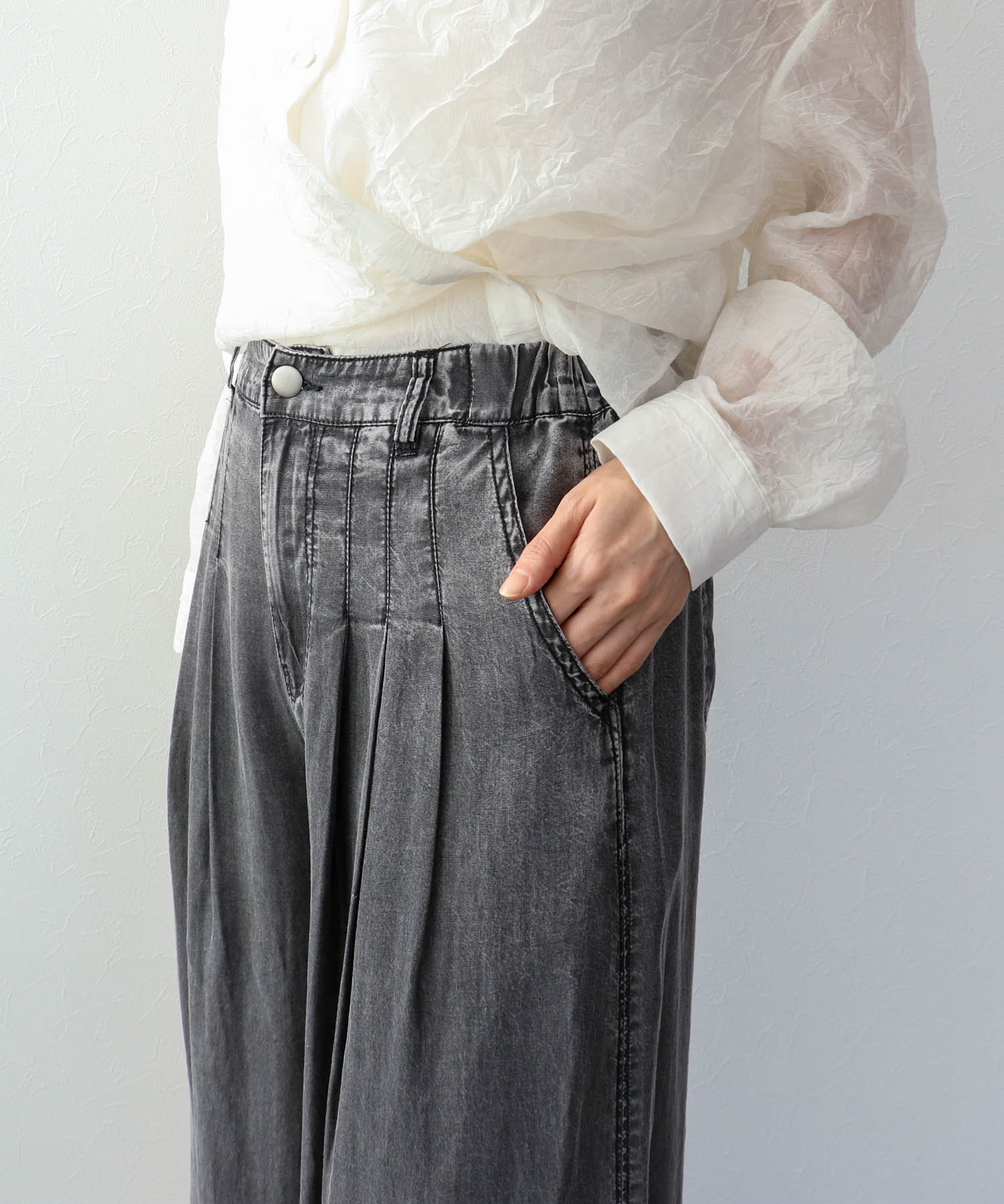 パウダーシルクデニムラウンドパンツ