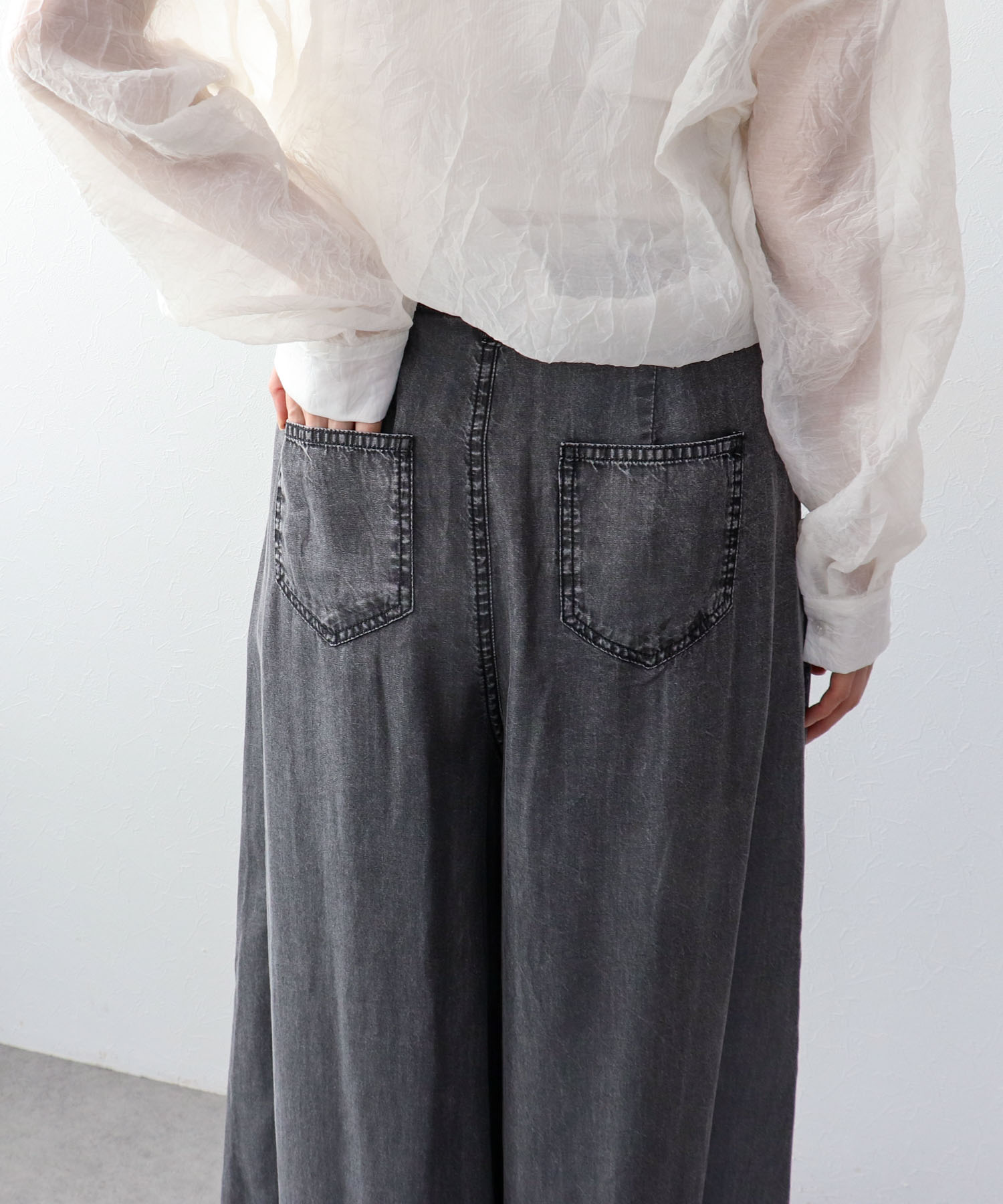 【2/26(木)12時予約開始】パウダーシルクデニムラウンドパンツ