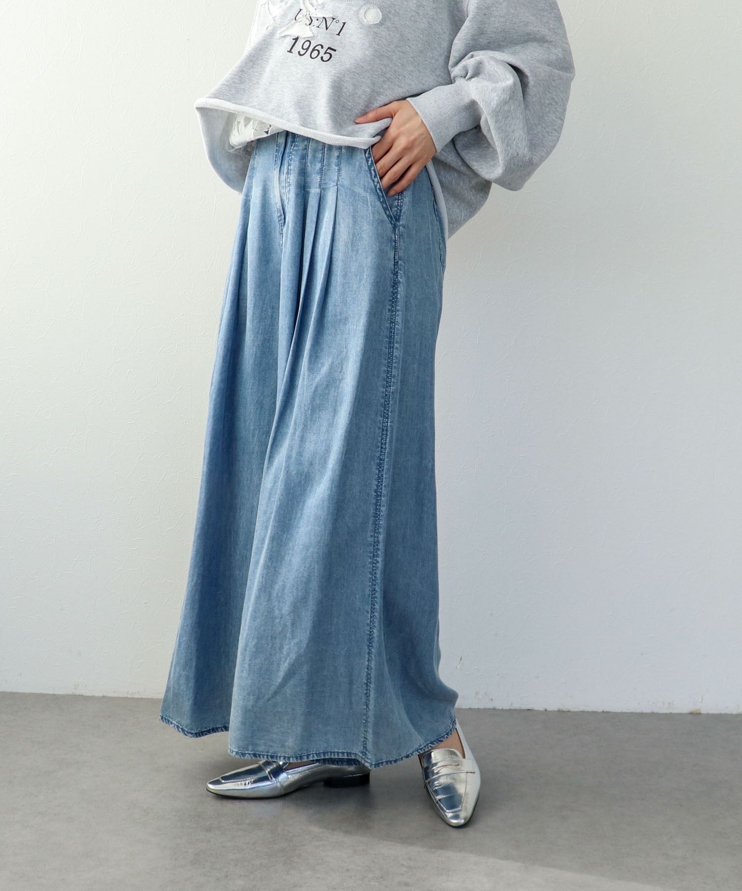 【2/26(木)12時予約開始】パウダーシルクデニムラウンドパンツ