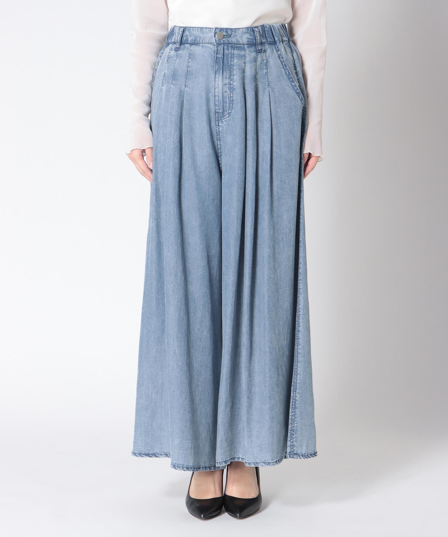 【2/26(木)12時予約開始】パウダーシルクデニムラウンドパンツ
