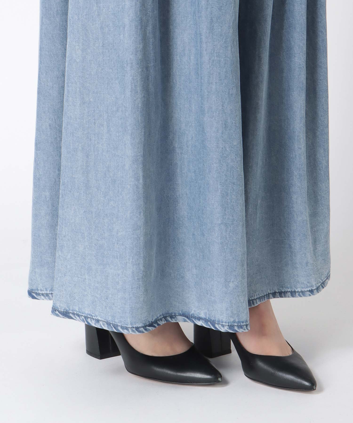 【2/26(木)12時予約開始】パウダーシルクデニムラウンドパンツ