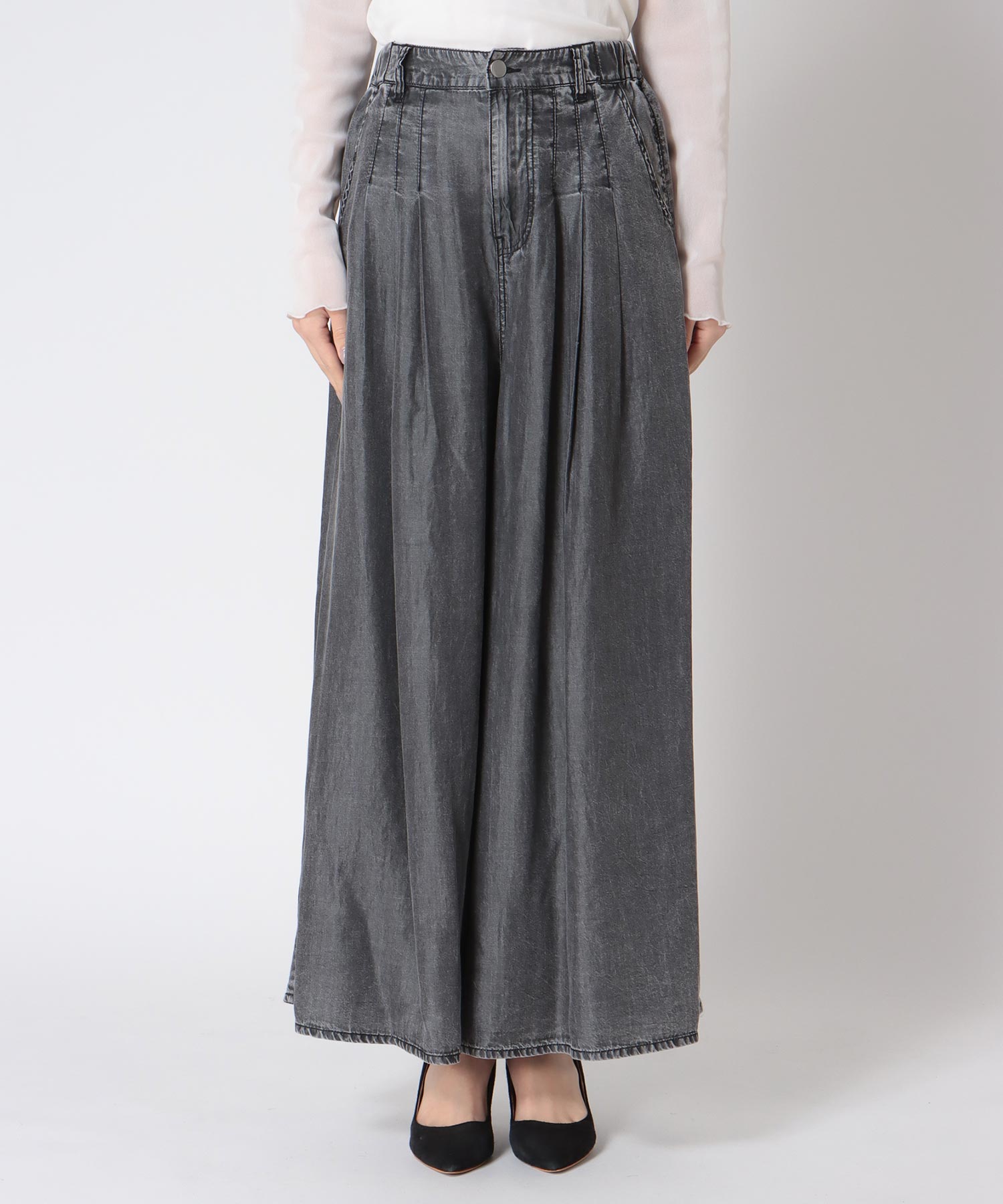 【2/26(木)12時予約開始】パウダーシルクデニムラウンドパンツ