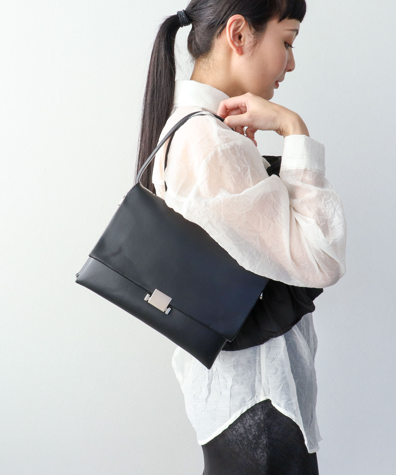 ソフトフラップハンドバッグ