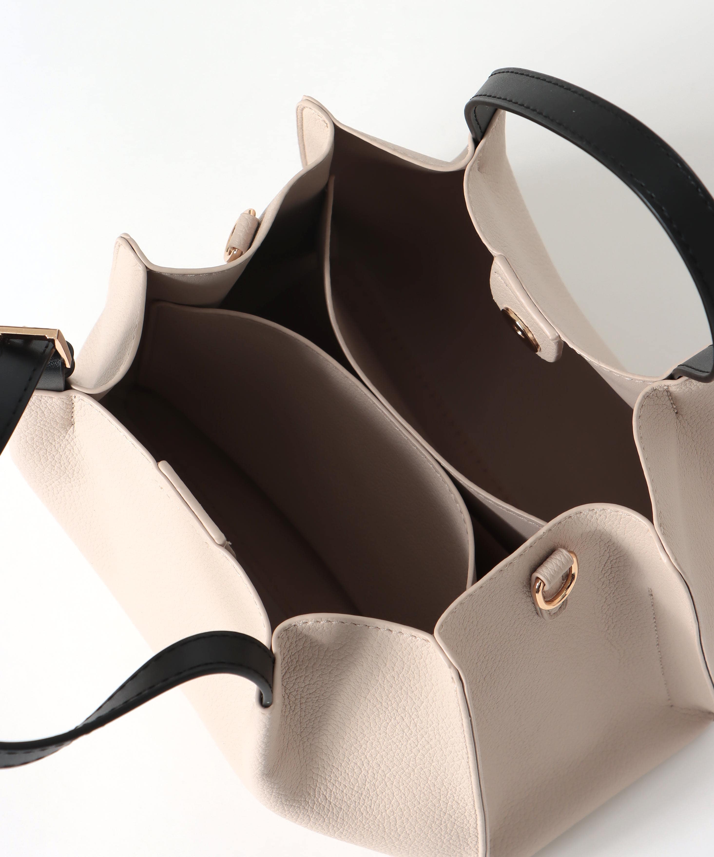 フェイクレザーショルダーバッグ付きスクエアトート